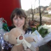 Поздравление любимой внучки с первым в ее жизни Днем Рождения (в лице мамы)))  - букет из роз №17, фруктовая корзина и мягкая игрушка.